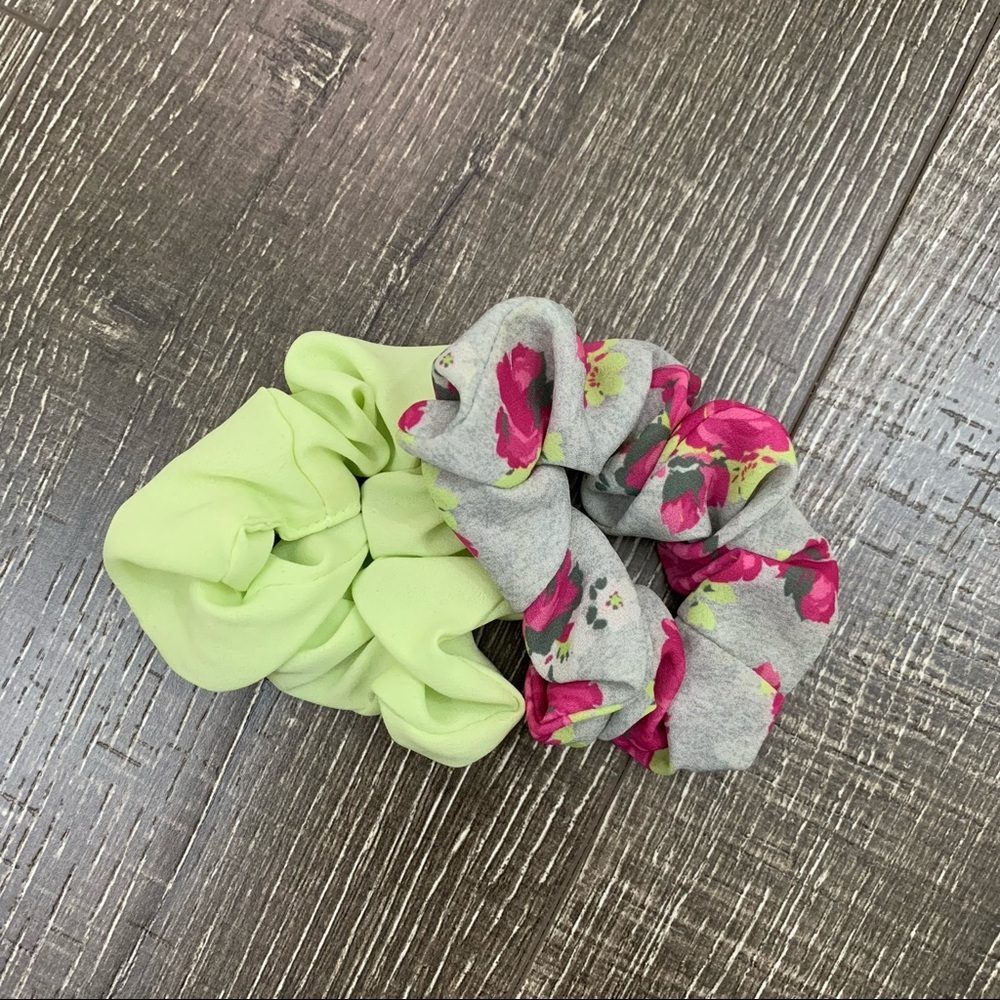 LOFT scrunchie set